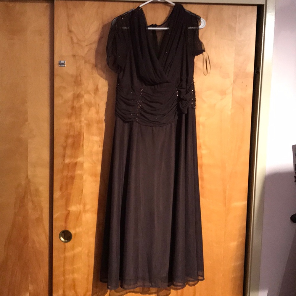 Feminine Flirty Flowing Dress JS boutique 16w